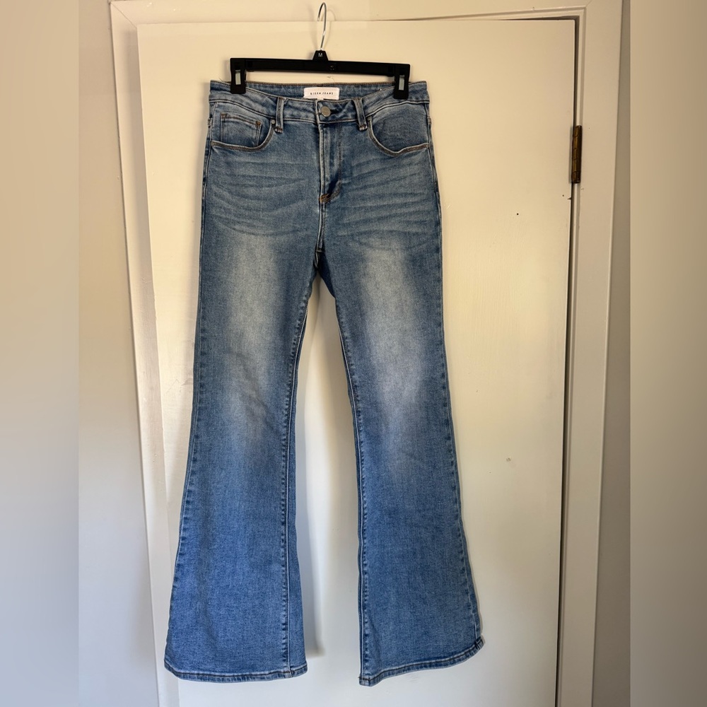 Classic Blue Jeans with Stretch Fabric and Flare fit